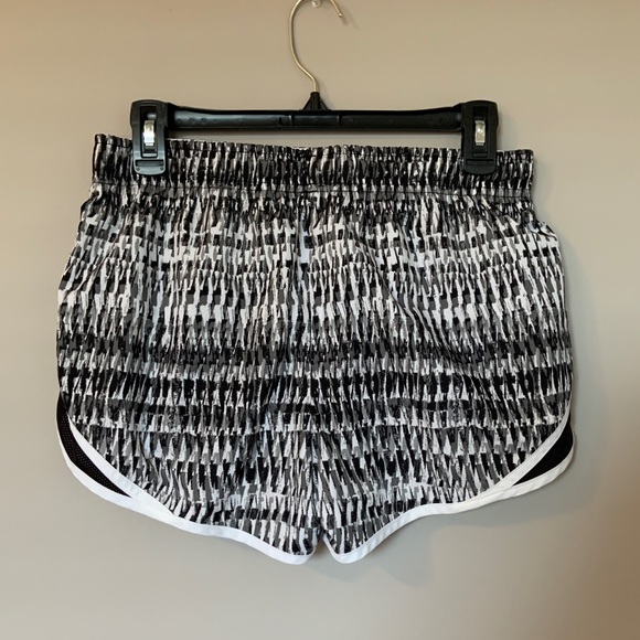 Patterned Athletic shorts - Picture 2 of 3